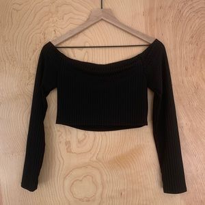Black long sleeve crop top